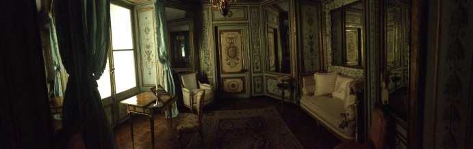 A gorgeous furnished room I stumbled upon today 